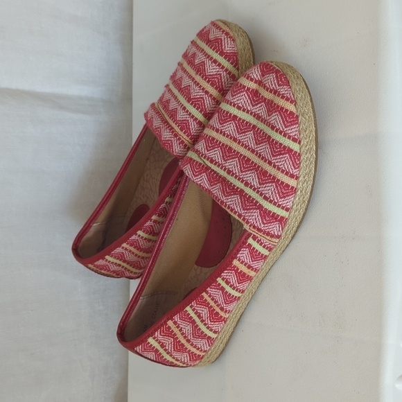 b.o.c. Red Patterned Fabric Espadrille Flats Size 7.5M - Picture 1 of 6